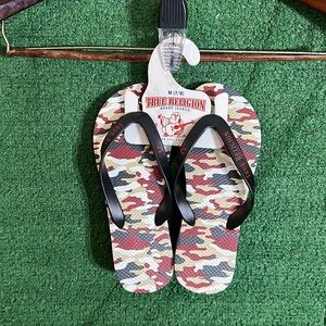 True Religion size M (7/8)